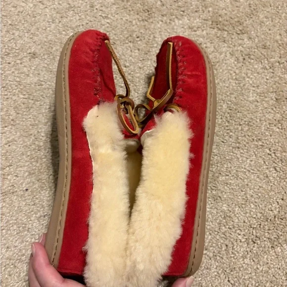 Minnetonka Women's Alpine Sheepskin Moccasin Red Slip On Slippers Suede Size 7 - Picture 9 of 12